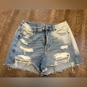 Womens american eagle size 12 mom shorts.
